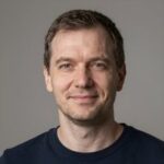 Портрет Алексея Волкова, внедрившего AI-скрипты для продаж от эксперта Ильи Куликова